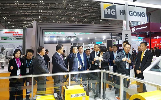 甘肃省天水市常务副市长莅临asiagame意大利CEA展位