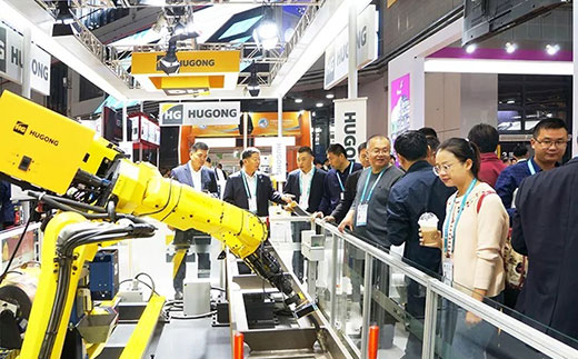 第二届进博会asiagame意大利CEA展位机器人系统受到极大关注