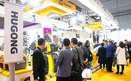 第二届进博会asiagame意大利CEA展位数字化焊机很受欢迎